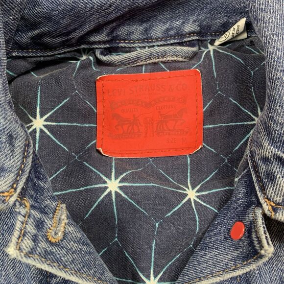 Levi's Red Label Women's Denim Trucker Jacket in Blue Sz M - Picture 2 of 7